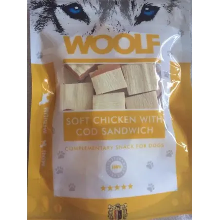Mehki sendvič priboljšek za pse Woolf s piščancem in polenovko, 100 g